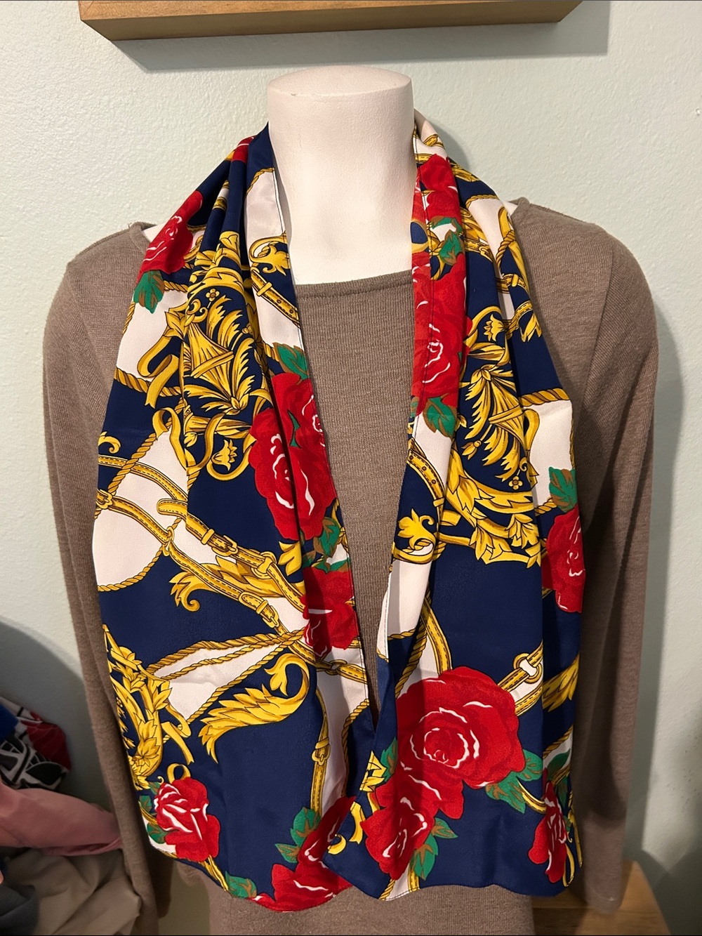 vintage scarf gold baroque rope, chain, red roses medallion print navy white - Picture 3 of 6